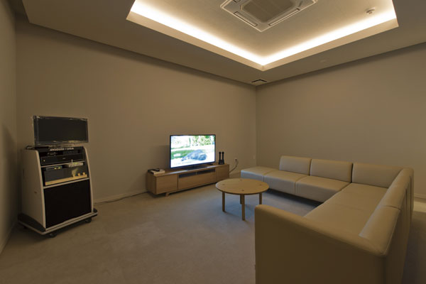 Shared facilities.  [Amusement Room] Amusement room soundproofed has been performed, Including karaoke and theater screenings, It is a space that can be shared the rich moments. Since a large monitor is installed, You can watch the movies with close people. In the space of the room, Masu fun Me a video that is powerful