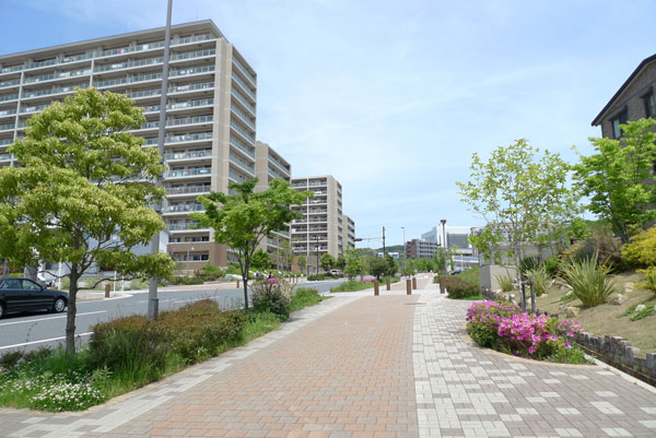 Surrounding environment. Town main street of "Asagi Boulevard" (taken at about 1000m)