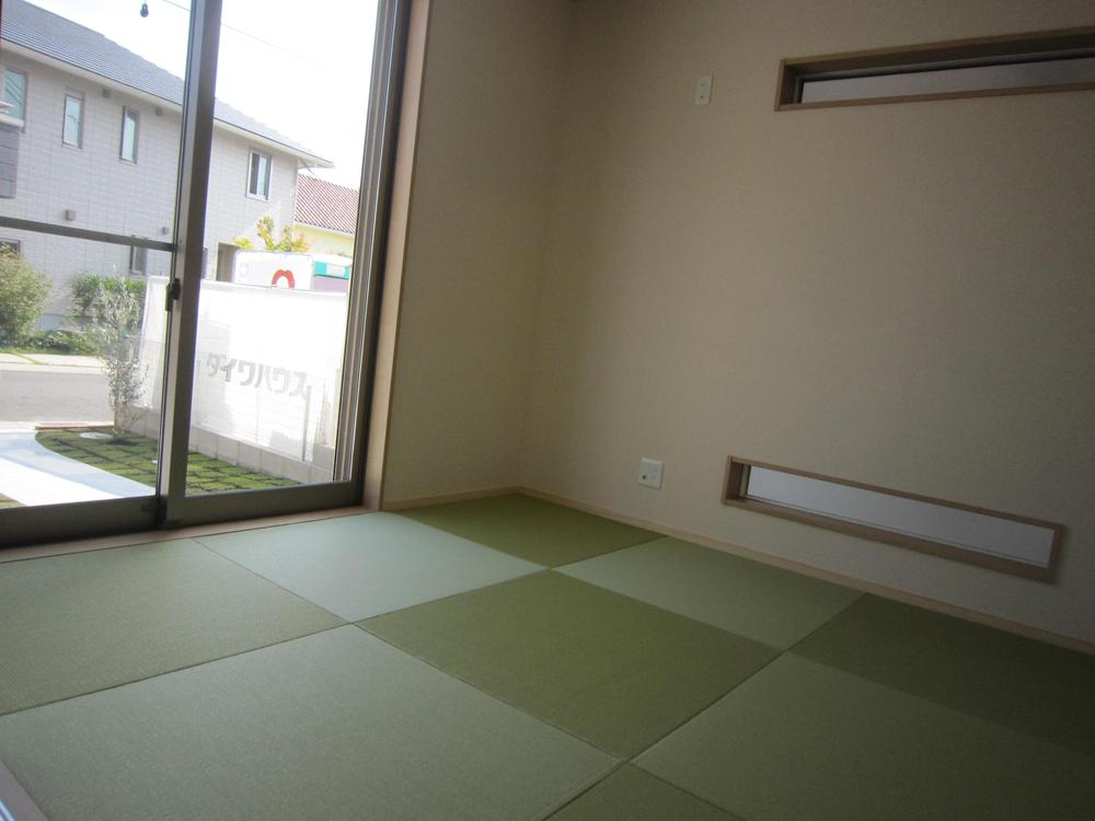 Non-living room. Japanese-style room. I south-facing Japanese-style room is good for children's nap.