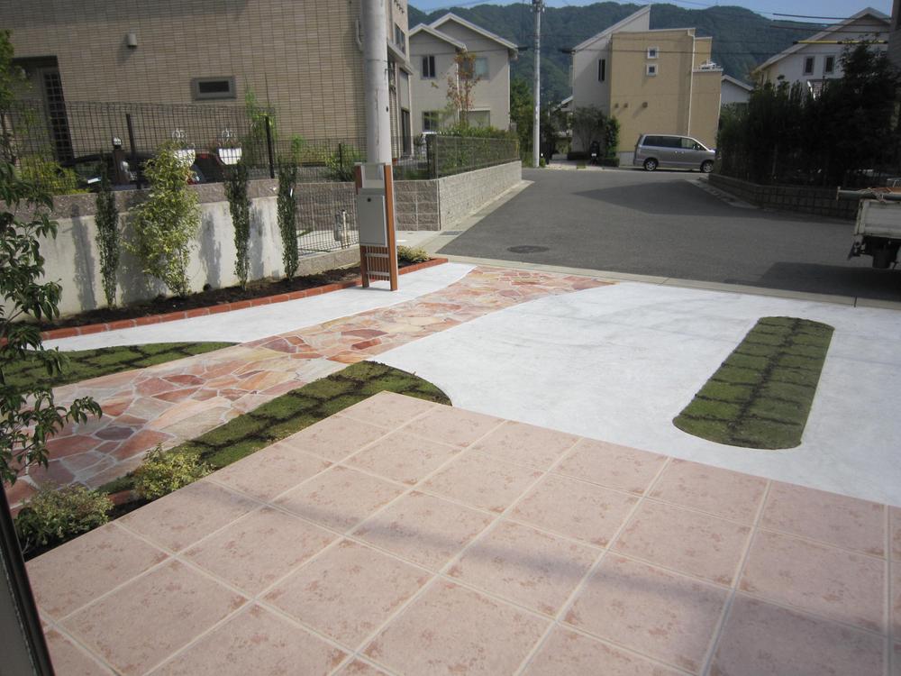 Garden. From the living room to the terrace. Large luggage to immediately living room from the parking lot.