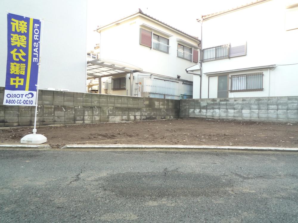 Local photos, including front road. Local (11 May 2013) Shooting