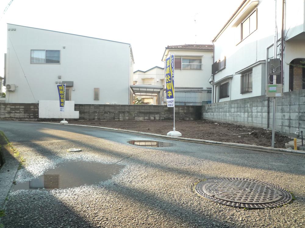 Local photos, including front road. Local (11 May 2013) Shooting