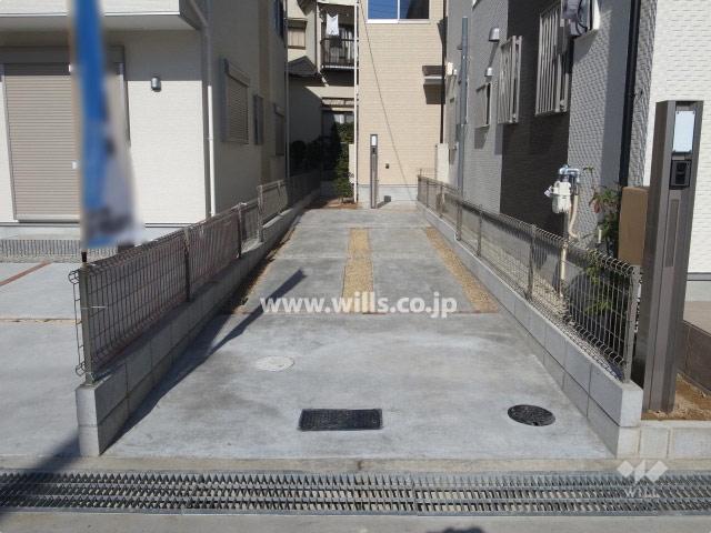 Parking lot. Local (11 May 2013) Shooting