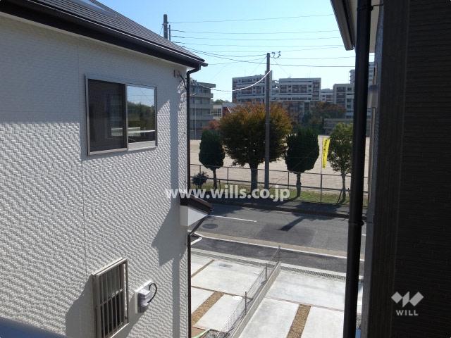 View photos from the dwelling unit. Local (11 May 2013) Shooting