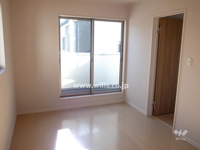 Non-living room. Local (11 May 2013) Shooting