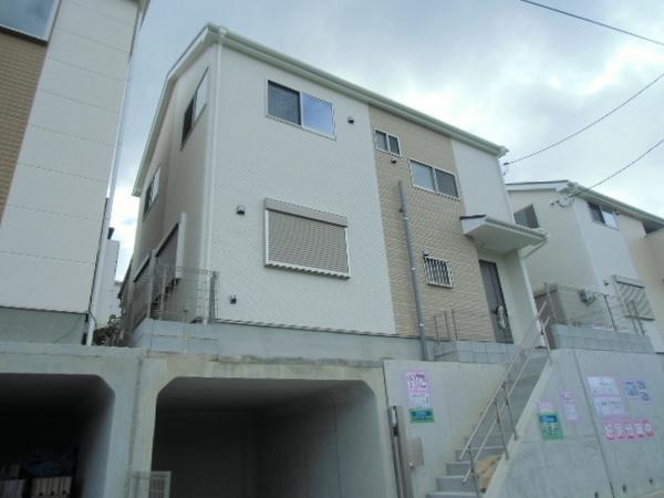 Local appearance photo. Family is happy in town!