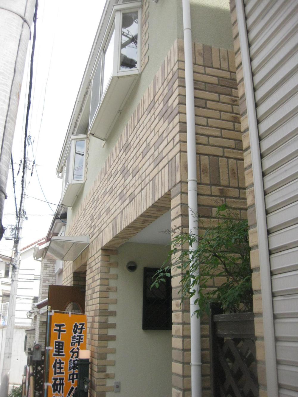 Local appearance photo. Stylish appearance and warm brick-style.