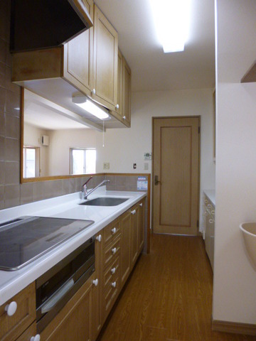 Kitchen. IH stove ・ Underfloor Storage ・ Back door