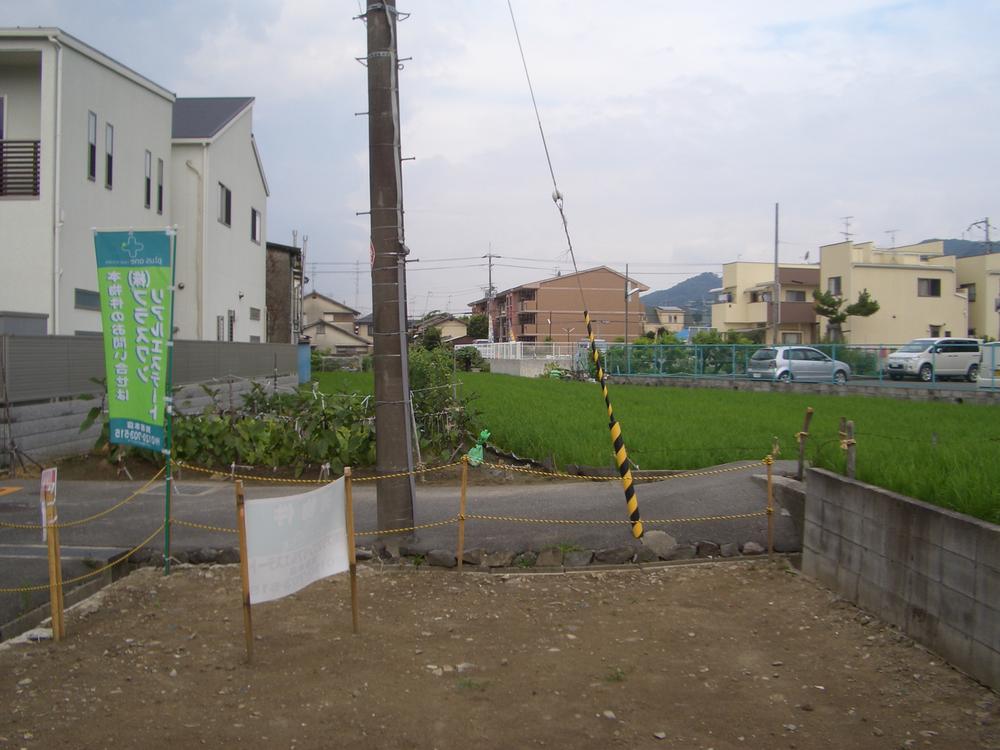 Local photos, including front road. West is Tabata. Local (July 2013) Shooting