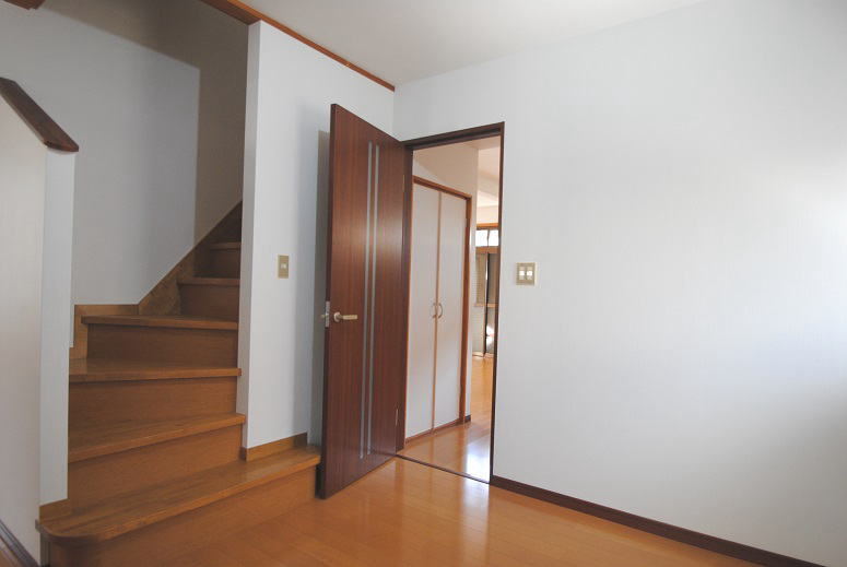 Other room space. Entrance hall