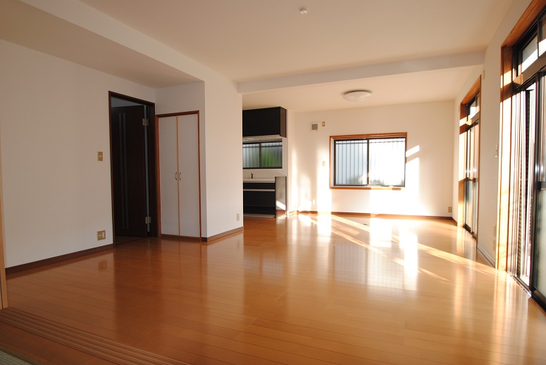 Living and room. 20 Pledge of Spacious LDK