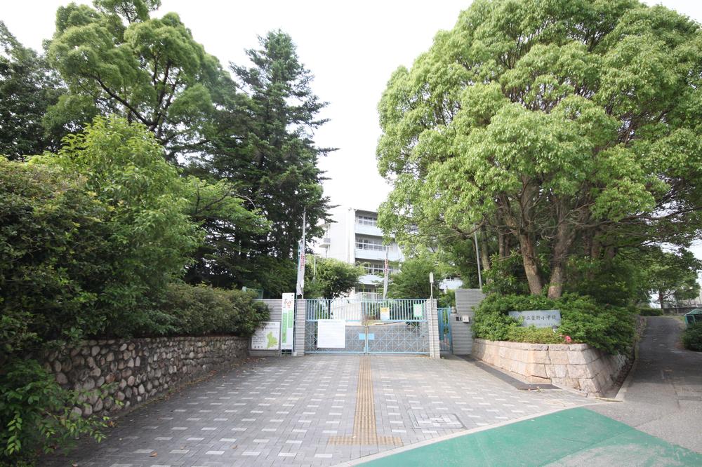 Primary school. Minoo City Kayano to elementary school 1406m