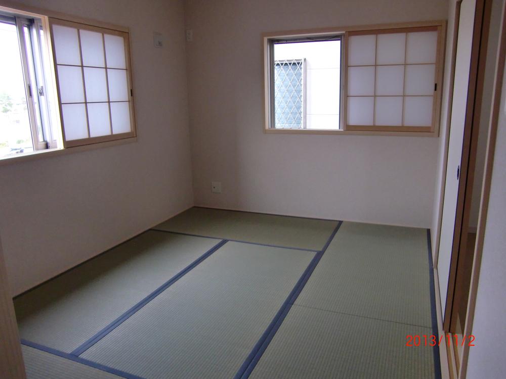 Non-living room. Same specifications parking lot of the company's other properties