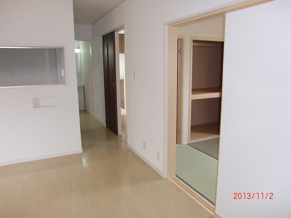 Same specifications photos (living). Same specifications entrance of the company's other properties