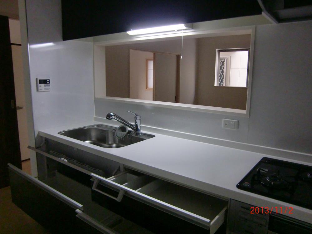 Kitchen. Dishes well in a wide working space