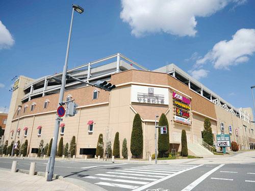 Shopping centre. Visora: also from the car about 11 minutes (9.1km) various specialty stores to cinemas enters Minoo Market Park Visora. Pediatrics and pharmacy, Fitness club is also set, Likely can be purchased here are living supplies one through