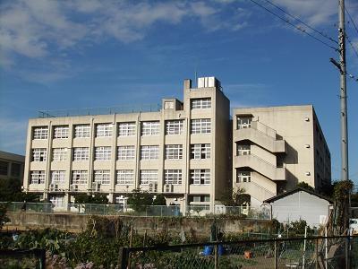 Primary school. Shimamoto 507m to stand fourth elementary school