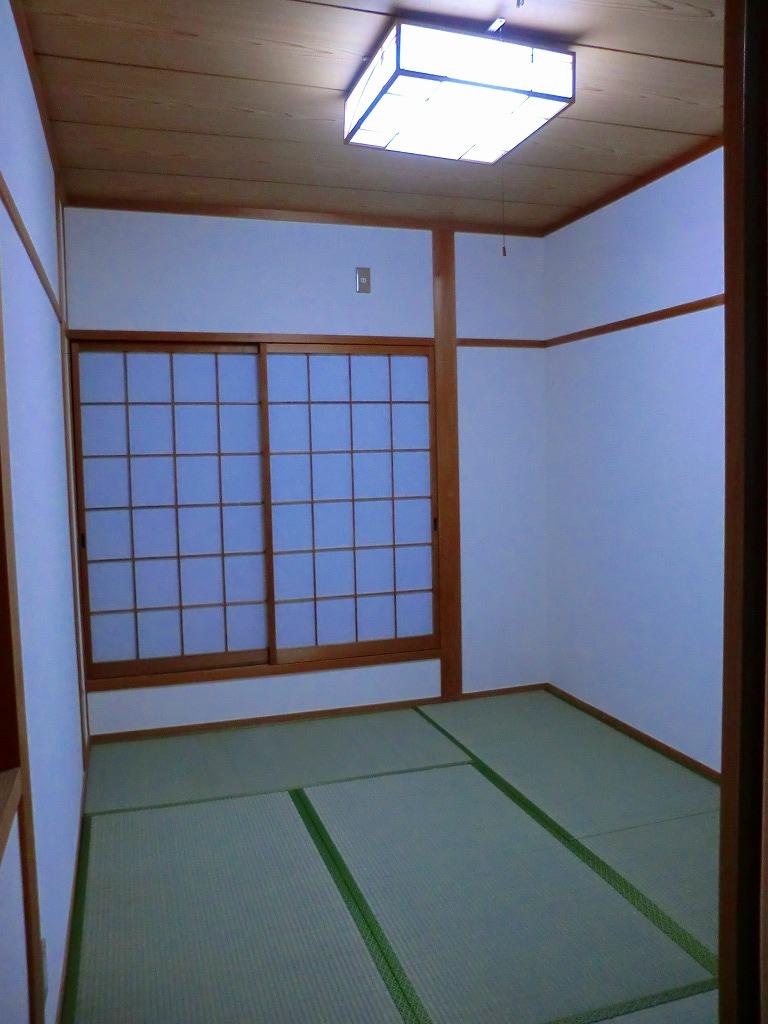 Other room space. Japanese-style room is calm ne