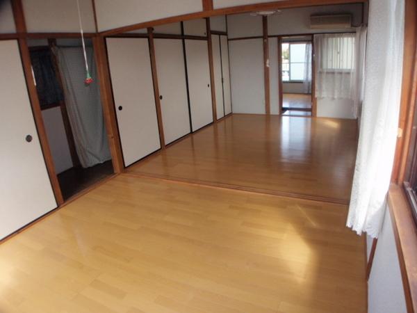 Living and room. 2 Kaiyoshitsu Storage lot! ! 