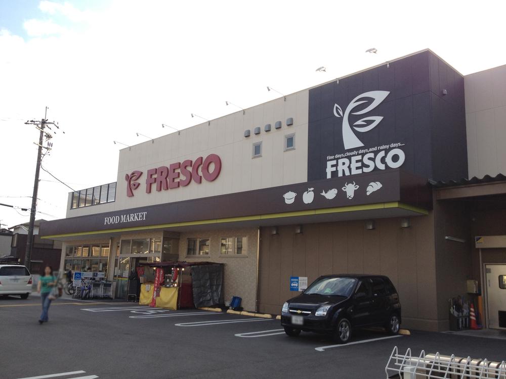 Supermarket. Until fresco Yamazaki shop 1100m