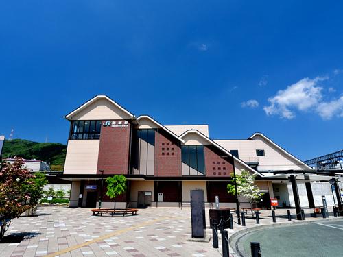 station. JR Tokaido Line "Shimamoto" 1000m to the station