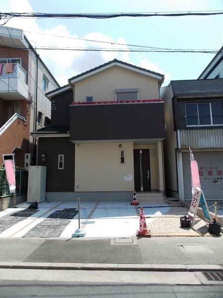 Local appearance photo. Convenient parking space two possible even when the visitor