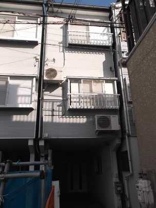 Local appearance photo. Appearance: The architecture of the 1992 July.