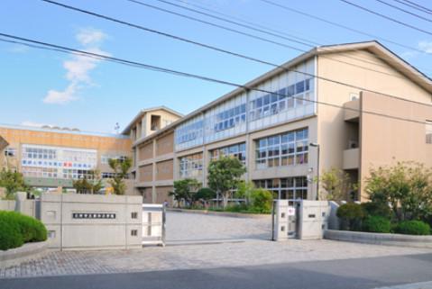 Primary school. Moriguchi stand Misato to elementary school 390m