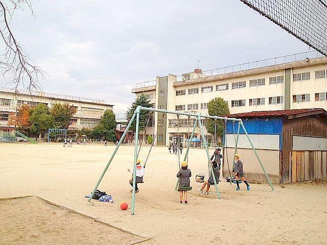 Primary school. Moriguchi stand Teragata 400m up to elementary school