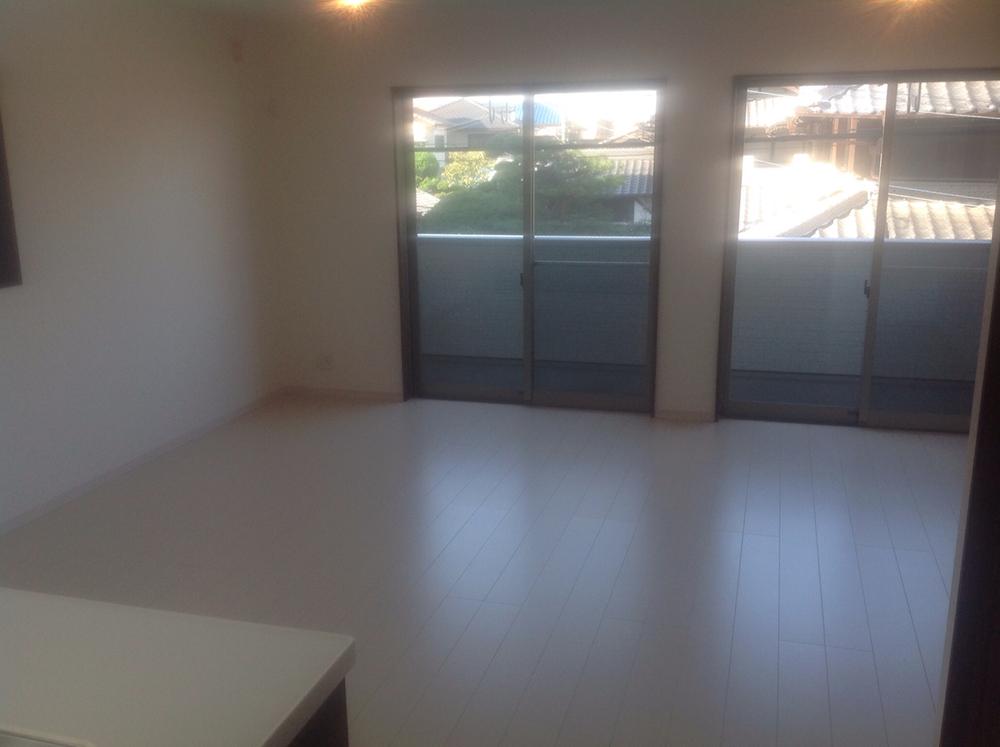 Same specifications photos (living)