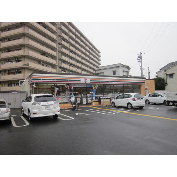 Convenience store. Seven-Eleven Moriguchi Kajimachi 1-chome to (convenience store) 73m