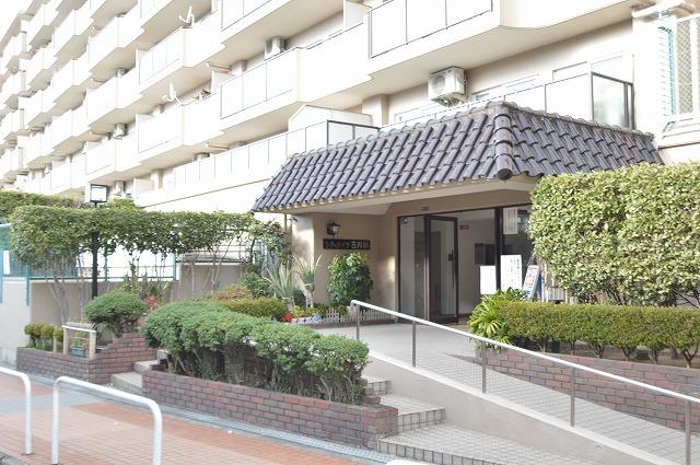 Local appearance photo. Local (12 May 2013) Shooting