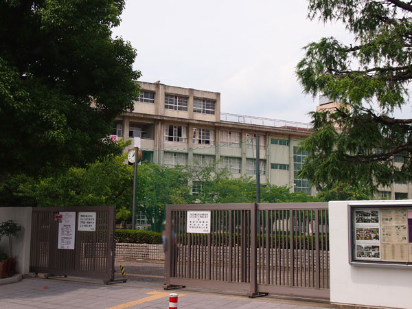 Surrounding environment. Prefectural Ashima High School (4-minute walk ・ About 280m)