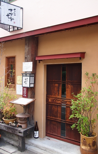Of "Sakura Ya kaiseki cuisine is in the Moriguchi civic center back of the residential area ・ Rokasezu "(a 3-minute walk ・ About 180m). There is also a seat of digging kotatsu formula, It is recommended when you want to slow the meal