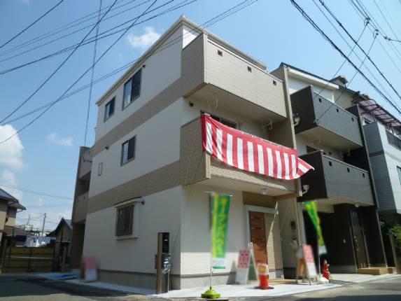 Local photos, including front road. Dainichi a 12-minute walk to the Train Station! !