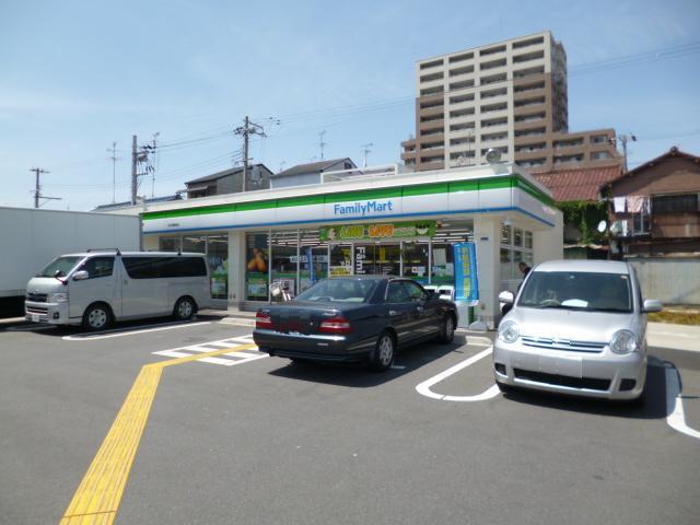 Convenience store. 320m to FamilyMart Saigodori shop