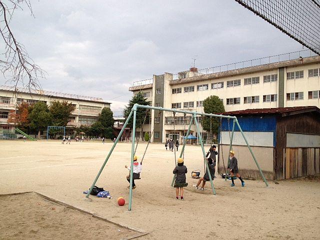 Primary school. Moriguchi stand Teragata to elementary school 707m