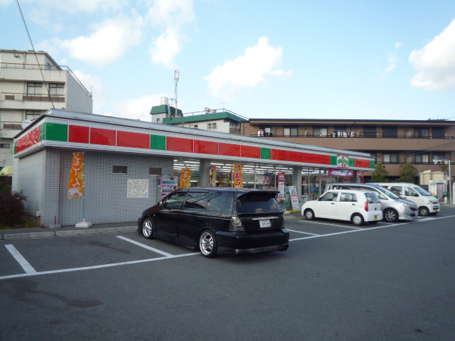 Convenience store. Thanks Moriguchi Niwakubo store (convenience store) to 570m