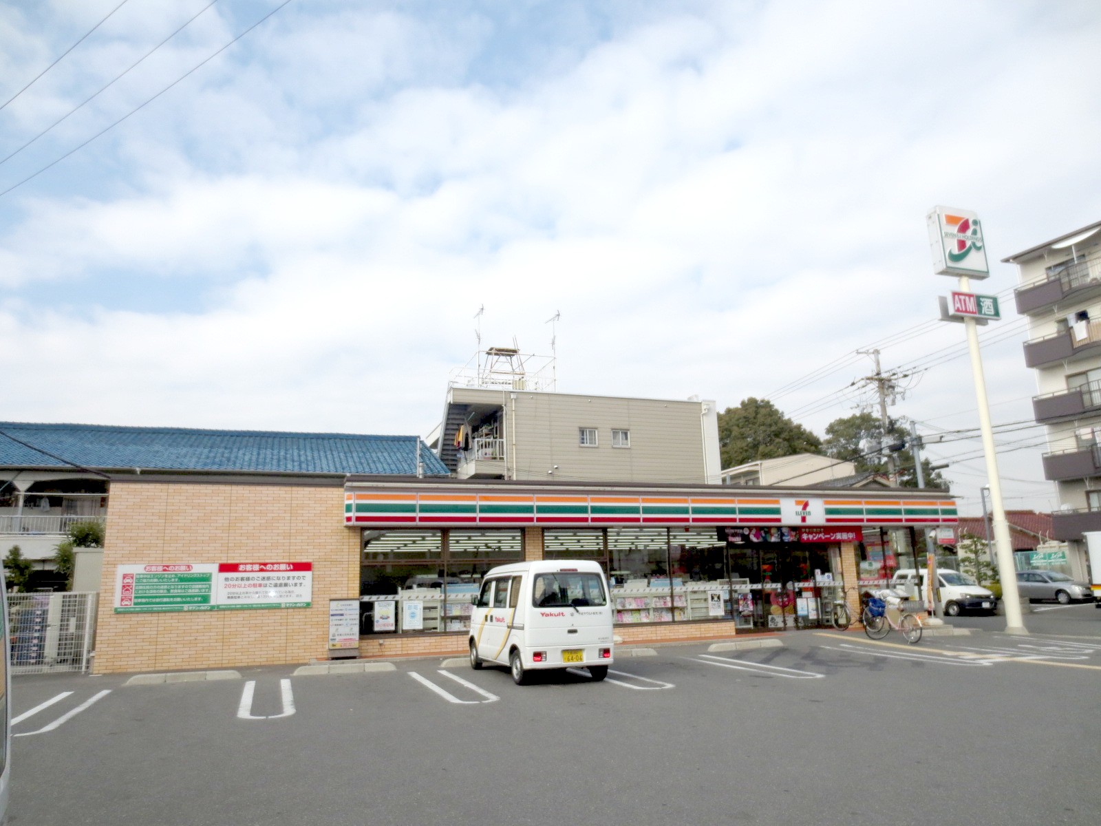 Convenience store. Seven-Eleven Moriguchi Terakatamoto the town store (convenience store) up to 89m
