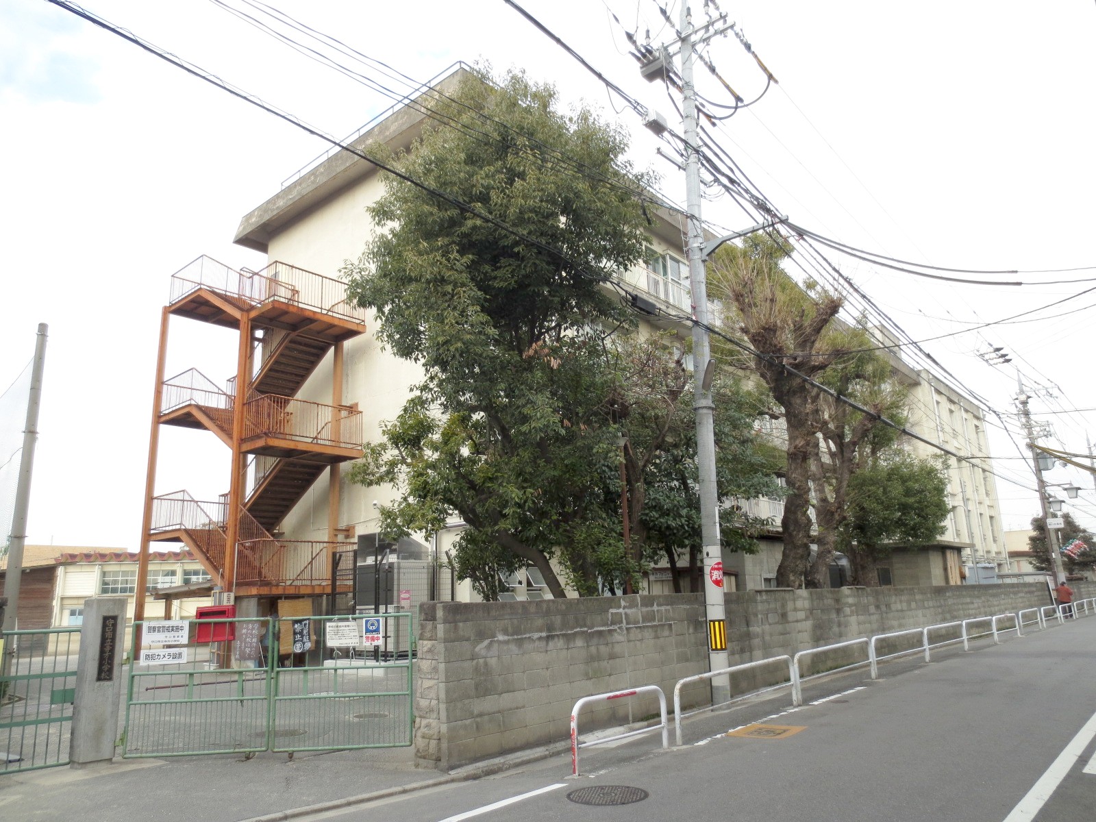 Primary school. 597m to Moriguchi stand Teragata elementary school (elementary school)