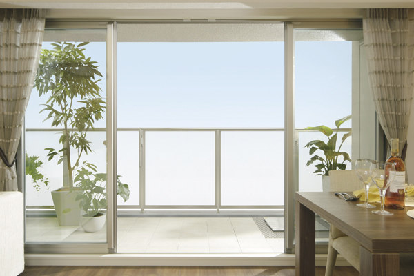 Living.  [Center open sash] The theme to design a sense of openness, Living space by using the center open sash has been planning ※ Except for the B type (same specifications)