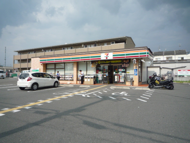 Convenience store. Seven-Eleven Moriguchi Kajimachi 4-chome up (convenience store) 136m