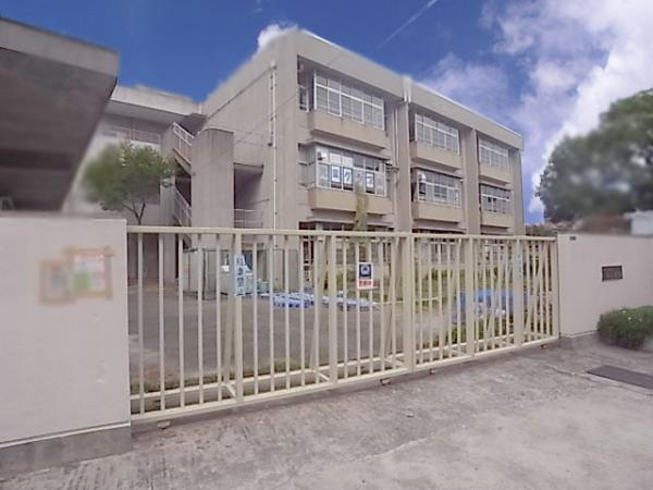 Primary school. 722m to East Elementary School