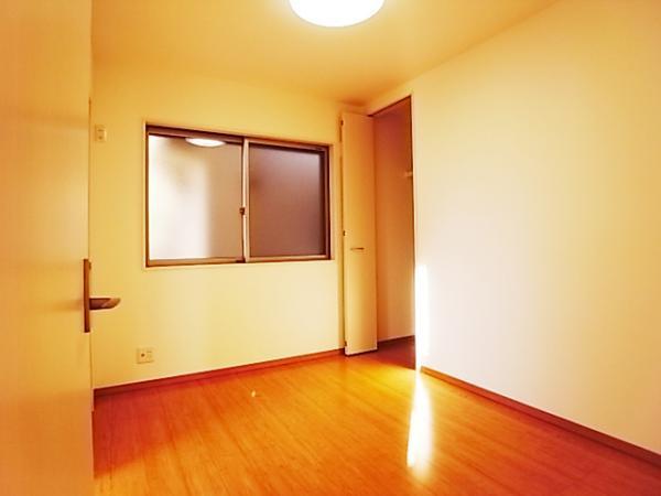 Non-living room. Bright and pleasant living room