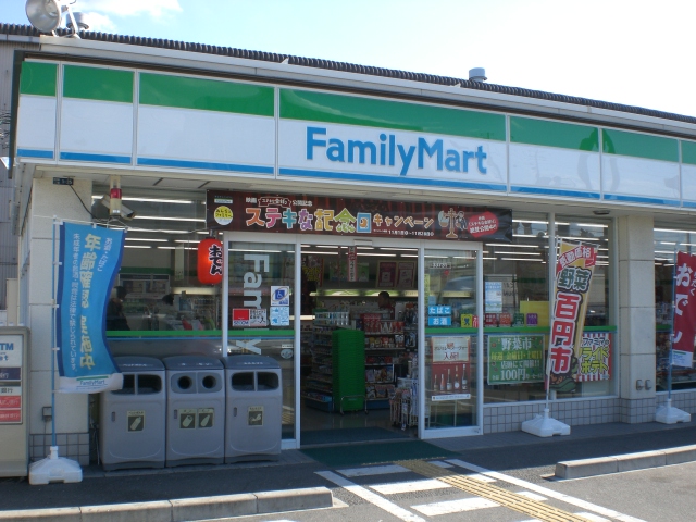 Convenience store. FamilyMart Moriguchi Minamiterakatahigashidori store up (convenience store) 519m