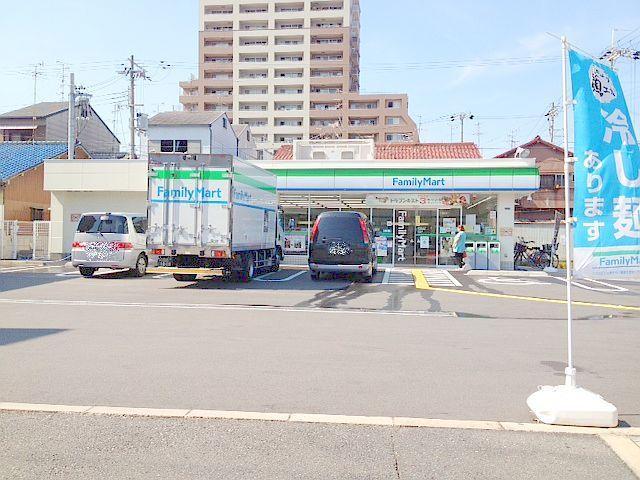 Convenience store. 144m to FamilyMart Moriguchi Saigodori shop