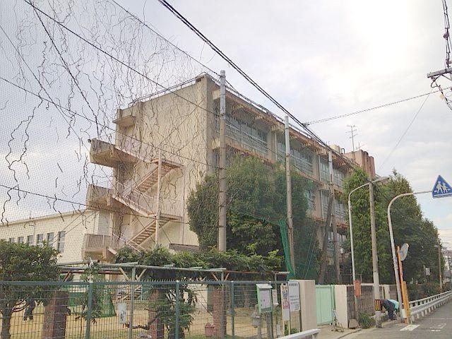 Primary school. Moriguchi stand Misato to elementary school 390m