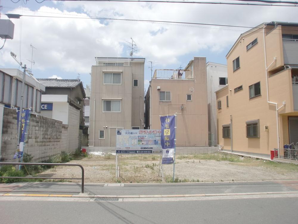 Local photos, including front road. Local (10 May 2013) Shooting