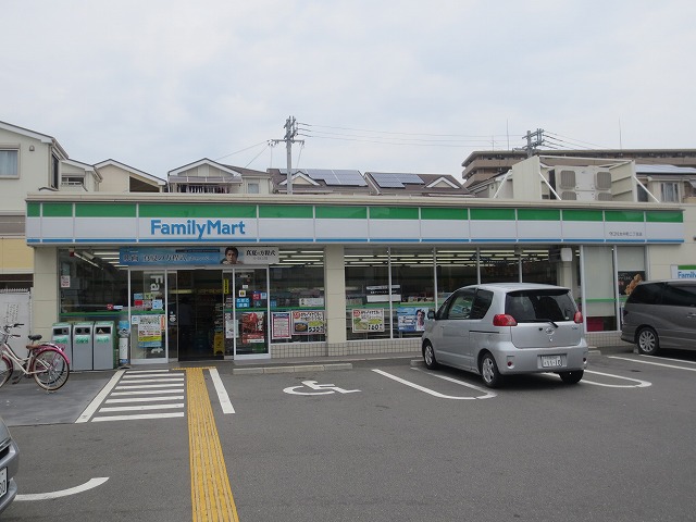 Convenience store. FamilyMart Moriguchi Satanaka cho-chome store up (convenience store) 457m