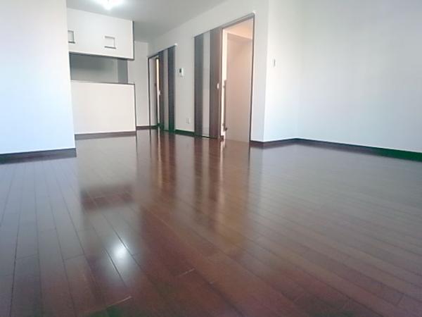 Same specifications photos (living). LDK17 quires more Bright and spacious